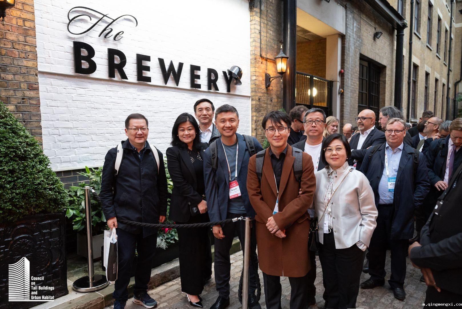 103824125.jpg 米兰彩吧app与部分国内嘉宾(包括SOM、Gensler、ECADI、CCDI等)合影.jpg